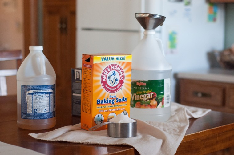 Easy recipe to make your own all natural laundry detergent